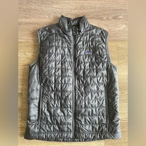 Patagonia men’s nano puff vest